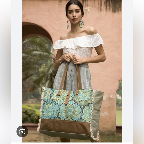 Myra Bag Aqua Magic Weekender Bag. 18” x 25”.